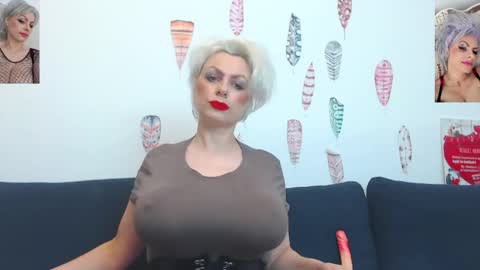 Snapshot of pure_seduce_wow chatting on June 2026 02:02:02 AM Goldie online show from June 2026 02:02:02 AM