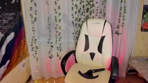 Snapshot of purple_mist chatting on September 2025 04:42:02 PM Sofia online show from September 2025 04:42:02 PM