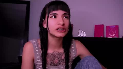 Alynn online show from March 2026 08:19:01 AM