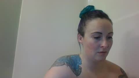 Snapshot of purplevixen27 chatting on January 2025 01:29:01 AM Purplevixen online show from January 2025 01:29:01 AM