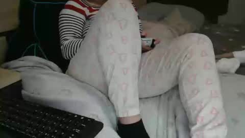 Snapshot of pussy_for_u chatting on December 2024 10:43:02 PM Lara online show from December 2024 10:43:02 PM