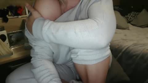 Snapshot of pussy_for_u chatting on January 2025 10:19:01 PM Lara online show from January 2025 10:19:01 PM