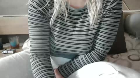 Snapshot of pussy_for_u chatting on February 2025 09:49:01 AM Lara online show from February 2025 09:49:01 AM