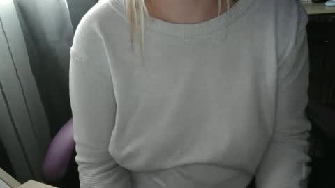 Snapshot of pussy_for_u chatting on February 2025 05:10:02 PM Lara online show from February 2025 05:10:02 PM