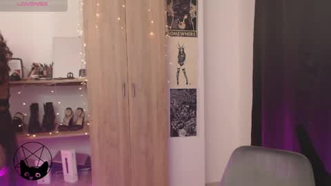 Snapshot of pussycat420_ chatting on April 2026 02:31:01 AM Mari online show from April 2026 02:31:01 AM