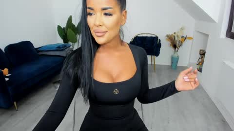 Andreea online show from April 2026 06:43:01 PM