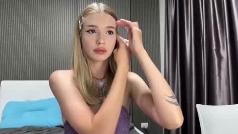 Lina online show from December 2025 12:57:02 PM