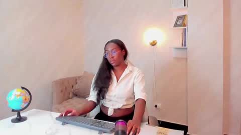 Snapshot of qeen_blackk chatting on March 2025 01:07:01 PM Shekoni Schedule 700 - 1400 gtm-5 online show from March 2025 01:07:01 PM