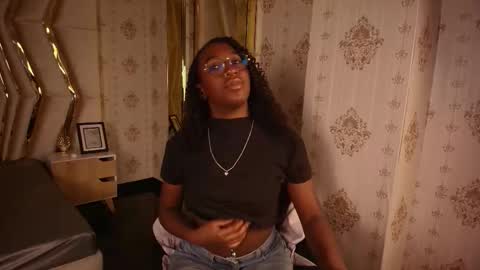 Snapshot of qeen_blackk chatting on October 2025 07:33:02 PM Shekoni Schedule 700 - 1400 gtm-5 online show from October 2025 07:33:02 PM