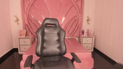 Snapshot of qeen_blackk chatting on October 2025 08:40:02 PM Shekoni Schedule 700 - 1400 gtm-5 online show from October 2025 08:40:02 PM