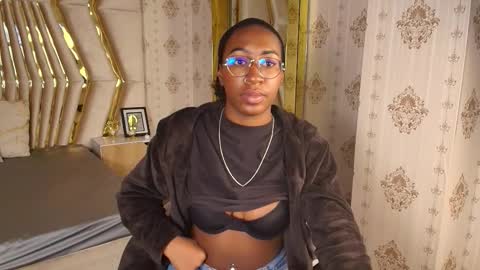 Snapshot of qeen_blackk chatting on October 2025 02:12:01 PM Shekoni Schedule 700 - 1400 gtm-5 online show from October 2025 02:12:01 PM
