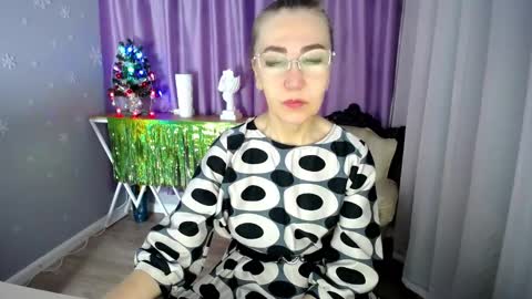 Snapshot of queen_a_n_i chatting on January 2025 07:12:02 AM A N I Ill be here on December 1st online show from January 2025 07:12:02 AM