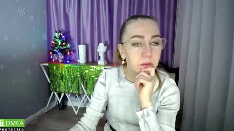 Snapshot of queen_a_n_i chatting on January 2025 09:10:02 AM A N I Ill be here on December 1st online show from January 2025 09:10:02 AM