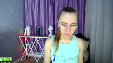 Snapshot of queen_a_n_i chatting on February 2025 07:05:01 AM A N I Ill be here on December 1st online show from February 2025 07:05:01 AM