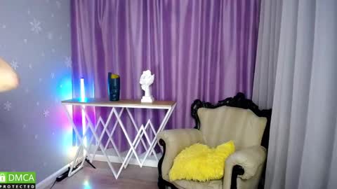 Snapshot of queen_a_n_i chatting on September 2025 10:59:02 AM A N I Ill be here on December 1st online show from September 2025 10:59:02 AM