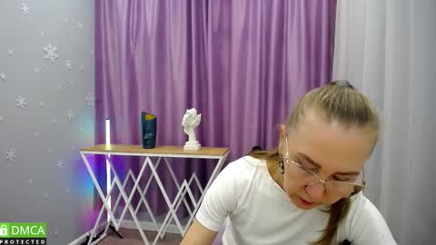 Snapshot of queen_a_n_i chatting on September 2025 01:45:01 PM A N I Ill be here on December 1st online show from September 2025 01:45:01 PM