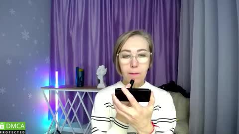 Snapshot of queen_a_n_i chatting on October 2025 11:43:01 AM A N I Ill be here on December 1st online show from October 2025 11:43:01 AM