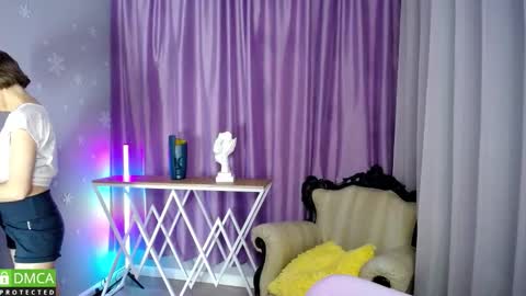 Snapshot of queen_a_n_i chatting on November 2025 03:34:02 PM A N I Ill be here on December 1st online show from November 2025 03:34:02 PM