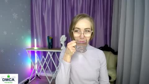 Snapshot of queen_a_n_i chatting on November 2025 09:00:02 AM A N I Ill be here on December 1st online show from November 2025 09:00:02 AM