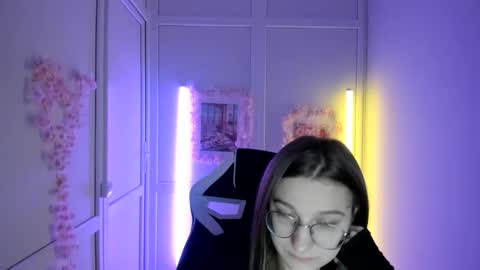 Amelie online show from April 2026 07:39:01 AM