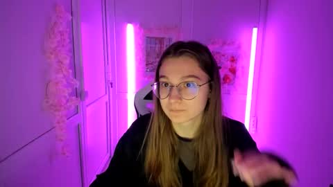 Amelie online show from May 2026 07:16:01 AM