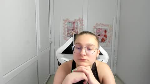 Amelie online show from June 2026 07:34:01 AM