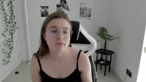 Amelie online show from June 2026 08:02:01 AM