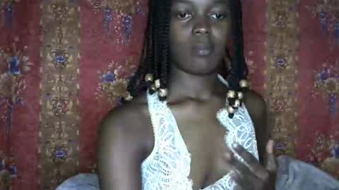 queen_banice online show from October 2025 06:41:02 PM