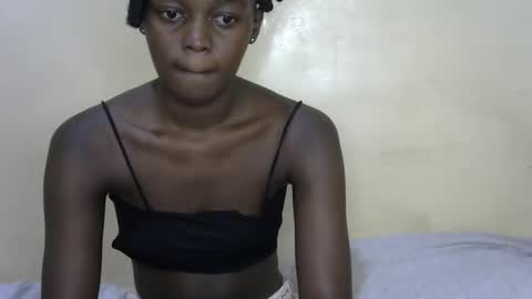 queen_banice online show from December 2025 03:41:02 PM