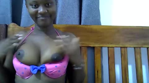 Snapshot of queen_diveer chatting on September 2025 08:05:02 AM queen_diveer online show from September 2025 08:05:02 AM