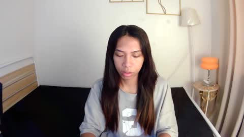 queen_gia online show from May 2026 05:01:02 AM