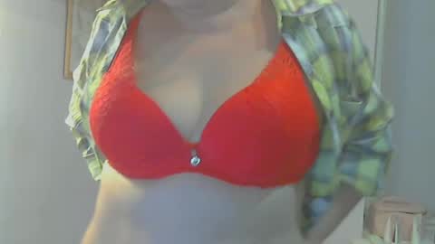 Snapshot of queen_jane8 chatting on December 2024 01:24:01 PM queen_jane8 online show from December 2024 01:24:01 PM