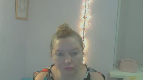 Snapshot of queen_jane8 chatting on January 2025 02:19:02 PM queen_jane8 online show from January 2025 02:19:02 PM