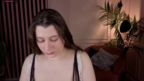 Snapshot of queen_michelle_ chatting on November 2025 10:04:02 PM Michelle online show from November 2025 10:04:02 PM