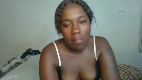 Snapshot of queen_mira chatting on September 2025 05:12:02 PM queen_mira online show from September 2025 05:12:02 PM