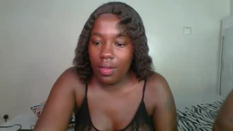 Snapshot of queen_mira chatting on September 2025 10:37:01 AM queen_mira online show from September 2025 10:37:01 AM