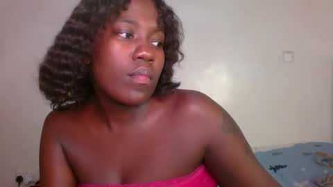 Snapshot of queen_mira chatting on September 2025 12:00:02 AM queen_mira online show from September 2025 12:00:02 AM