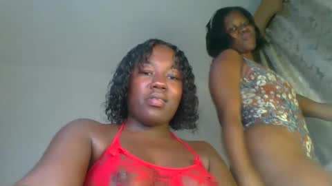 Snapshot of queen_mira chatting on September 2025 05:37:01 PM queen_mira online show from September 2025 05:37:01 PM