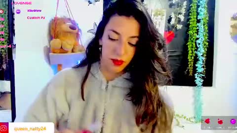Snapshot of queen_natttyy chatting on July 2026 02:33:02 AM queen_natttyy online show from July 2026 02:33:02 AM