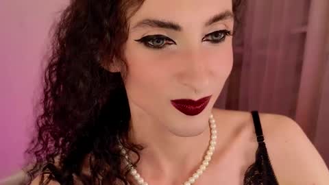 Snapshot of queen_of_tease chatting on September 2025 04:18:01 PM queen_of_tease online show from September 2025 04:18:01 PM