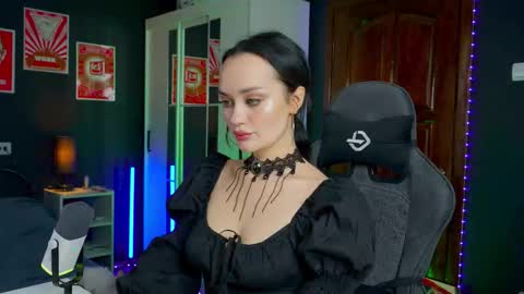 Snapshot of queenaliss chatting on November 2025 06:35:02 AM Your world and the universe Aliss online show from November 2025 06:35:02 AM