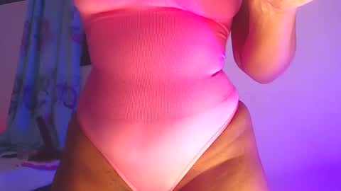 Snapshot of queenalya_ chatting on September 2025 12:43:01 AM Ahlya online show from September 2025 12:43:01 AM