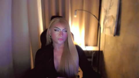 Snapshot of queenarthalia chatting on January 2025 03:58:01 PM ARTHA online show from January 2025 03:58:01 PM