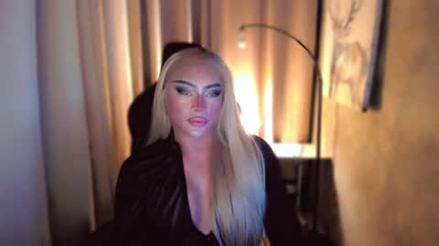 Snapshot of queenarthalia chatting on February 2025 05:56:02 AM ARTHA online show from February 2025 05:56:02 AM