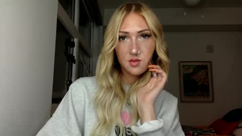 Snapshot of queenautumnxoxo chatting on October 2025 05:48:02 AM Ani Summers online show from October 2025 05:48:02 AM