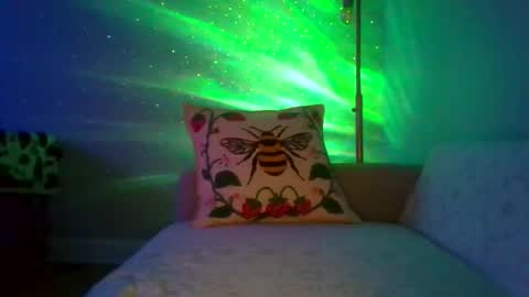 Snapshot of queenbee6269 chatting on February 2026 07:28:02 AM queenbee6269 online show from February 2026 07:28:02 AM