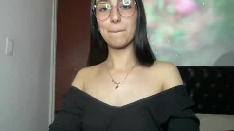 queenbyte_18 online show from May 2026 03:33:01 AM