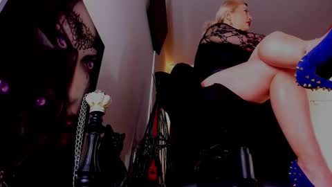 Snapshot of queencatsnow chatting on March 2026 08:10:01 AM Misscatsnow online show from March 2026 08:10:01 AM