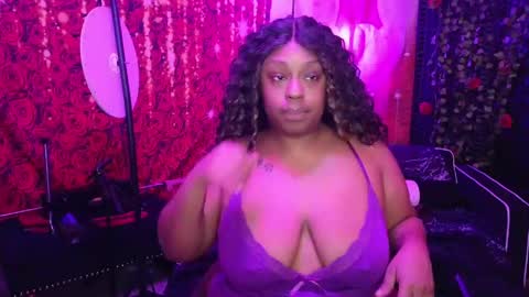 Snapshot of queencroze chatting on April 2026 01:44:02 PM Queen Cherise Roze online show from April 2026 01:44:02 PM