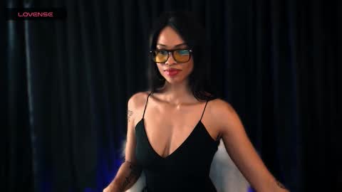 Snapshot of queendom_ing chatting on December 2024 03:47:02 AM Sweet Goddess online show from December 2024 03:47:02 AM